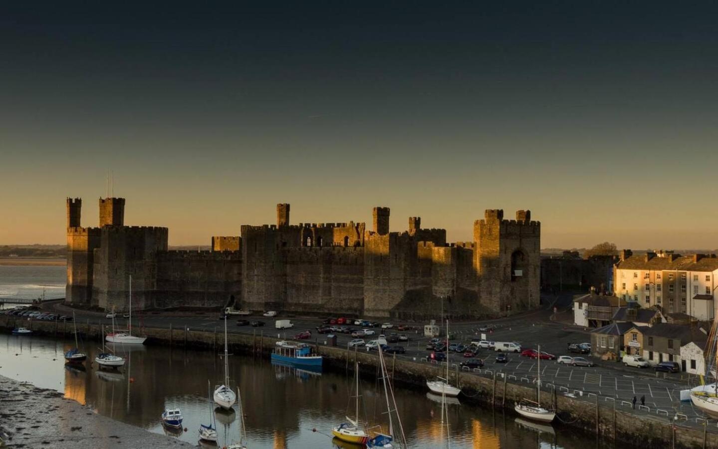 Pass The Keys Apartment 3 Old Conservative Club In Historic Town Caernarfon Buitenkant foto