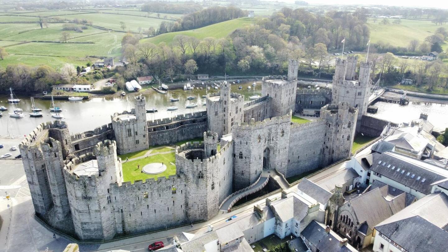 Pass The Keys Apartment 3 Old Conservative Club In Historic Town Caernarfon Buitenkant foto