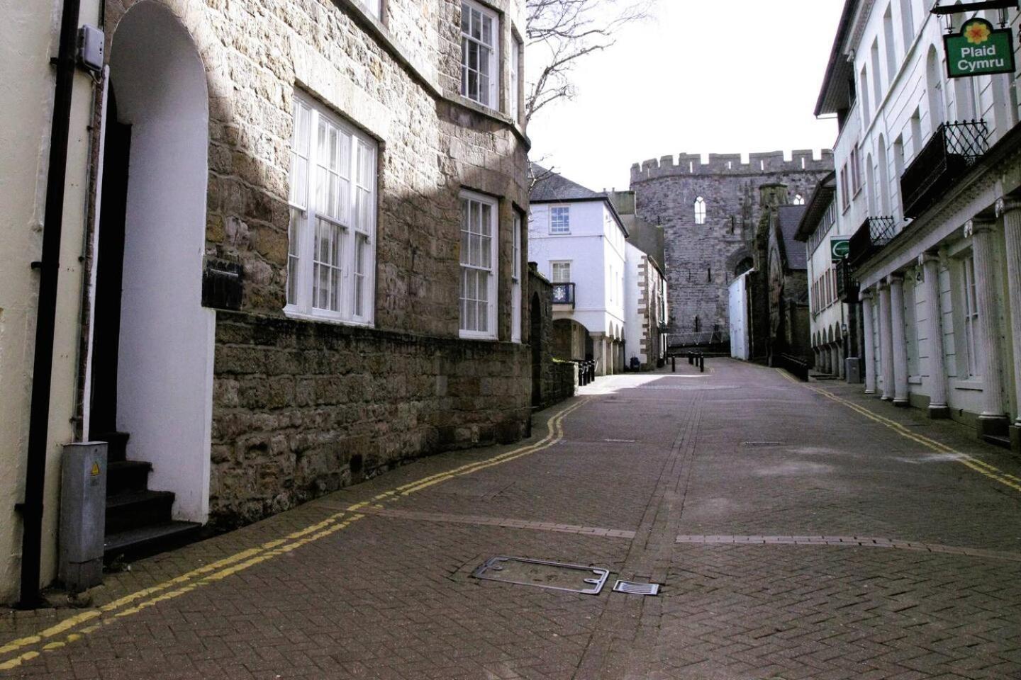 Pass The Keys Apartment 3 Old Conservative Club In Historic Town Caernarfon Buitenkant foto